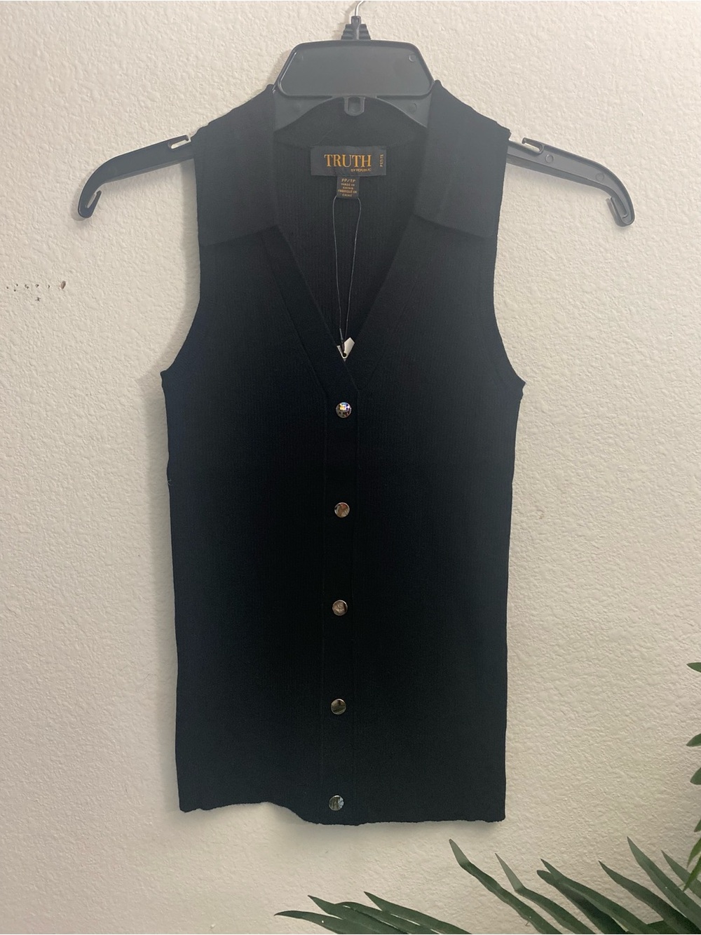 Truth Black Ribbed Sleeveless Button-Front Collared Tank - Picture 2 of 4